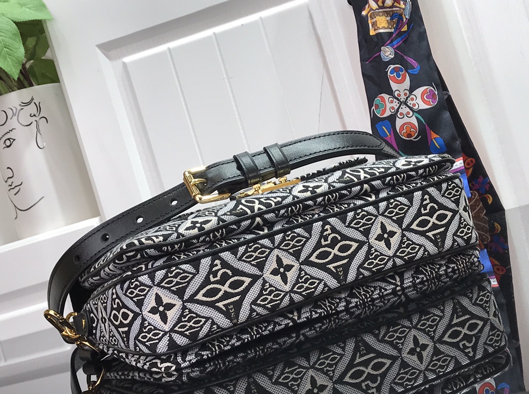 LV SINCE 1854 POCHETTE METIS