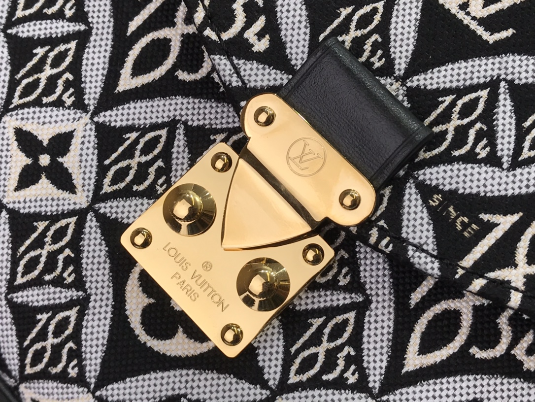 LV SINCE 1854 POCHETTE METIS