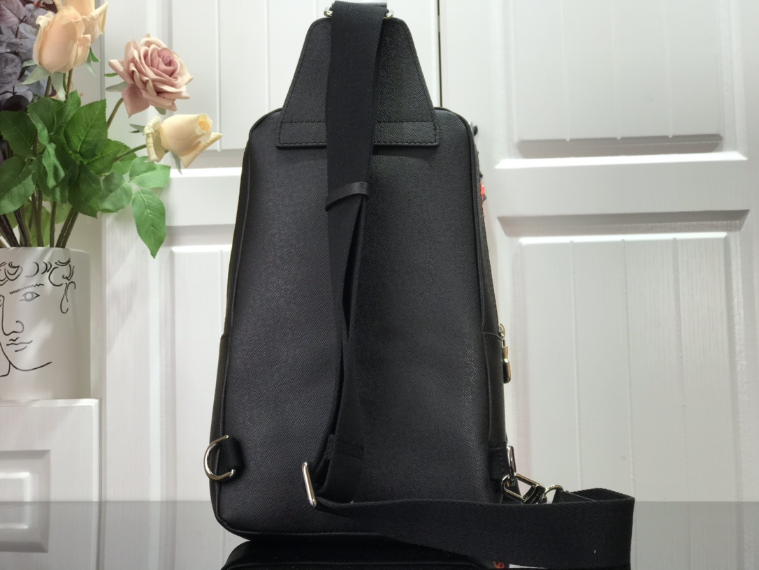 LV AVENUE SLING BAG M40403PS