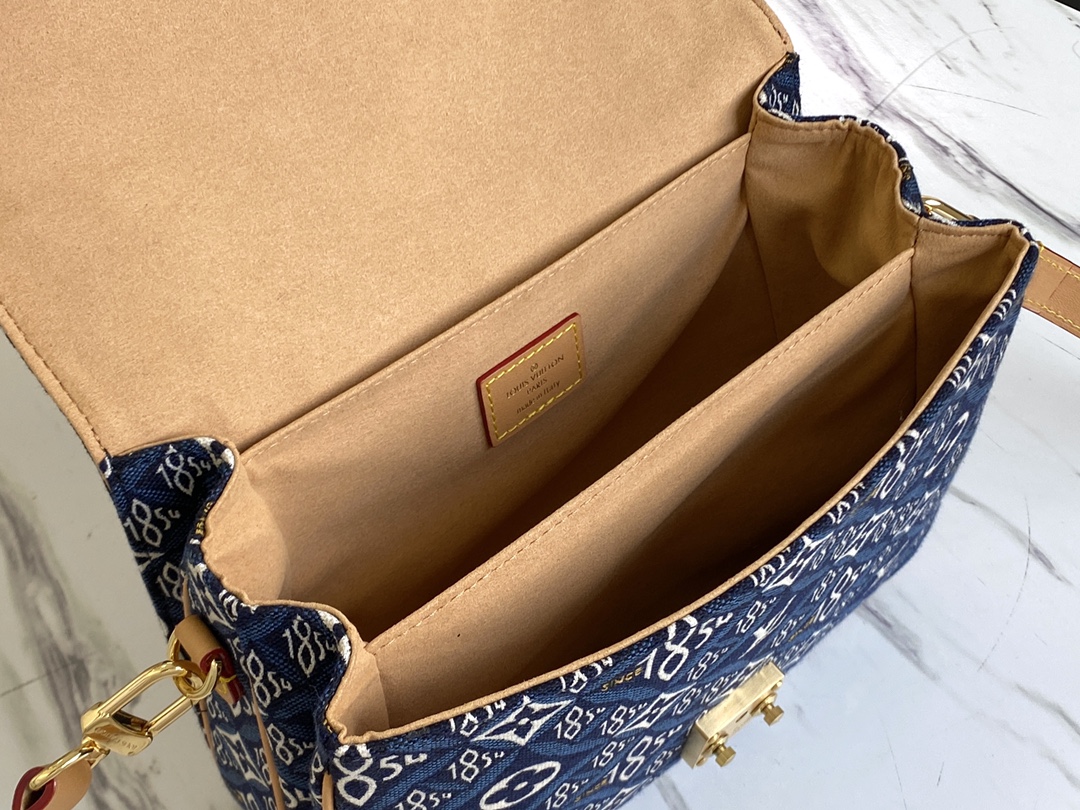 LV Pochette Métis M57395