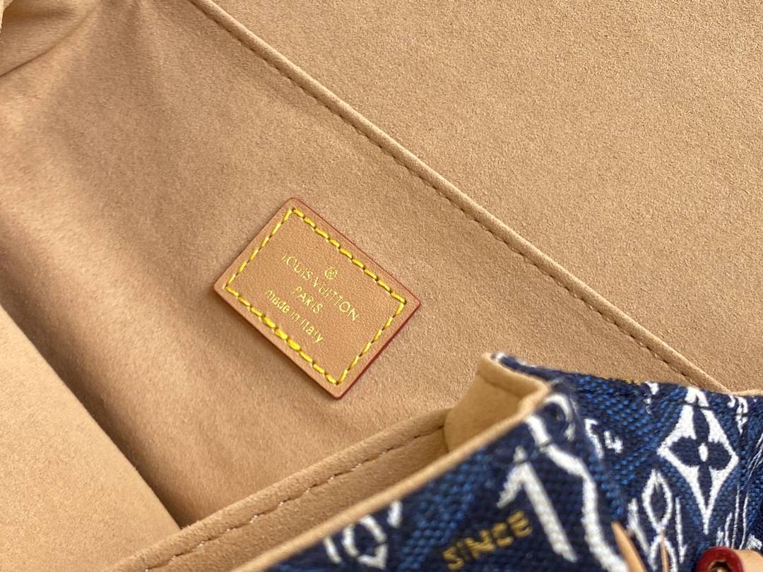 LV Pochette Métis M57395