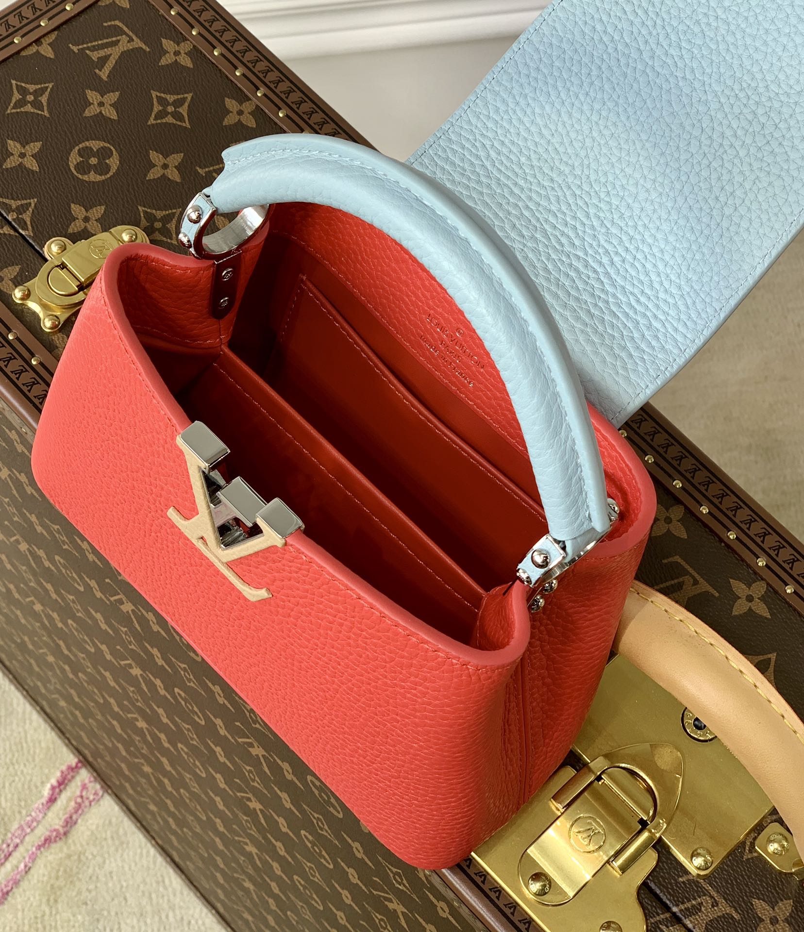 L0vis Vvtt0n Mini Capucines bag 21cm