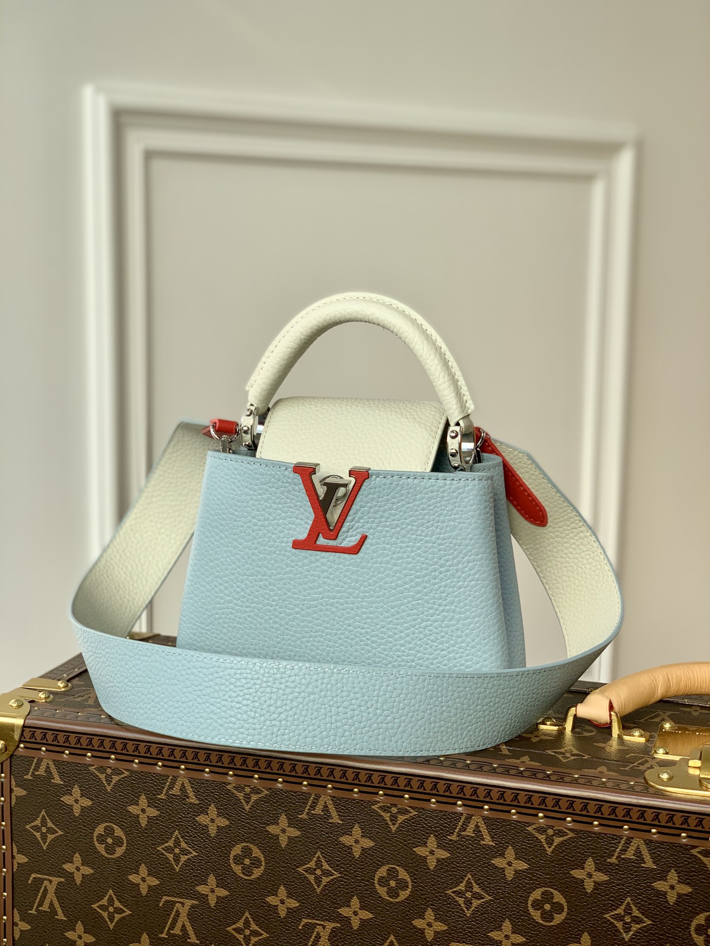 L0vis Vvtt0n Mini Capucines bag 21cm 001