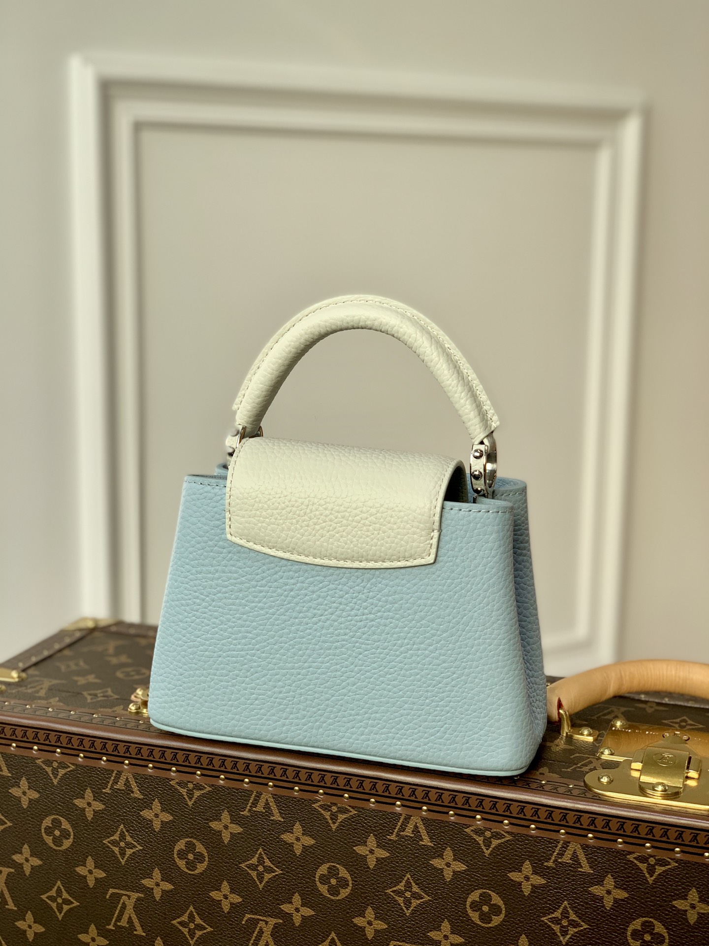 L0vis Vvtt0n Mini Capucines bag 21cm 001