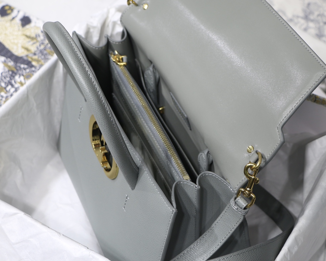 D10r 30 Montaigne Bag 003