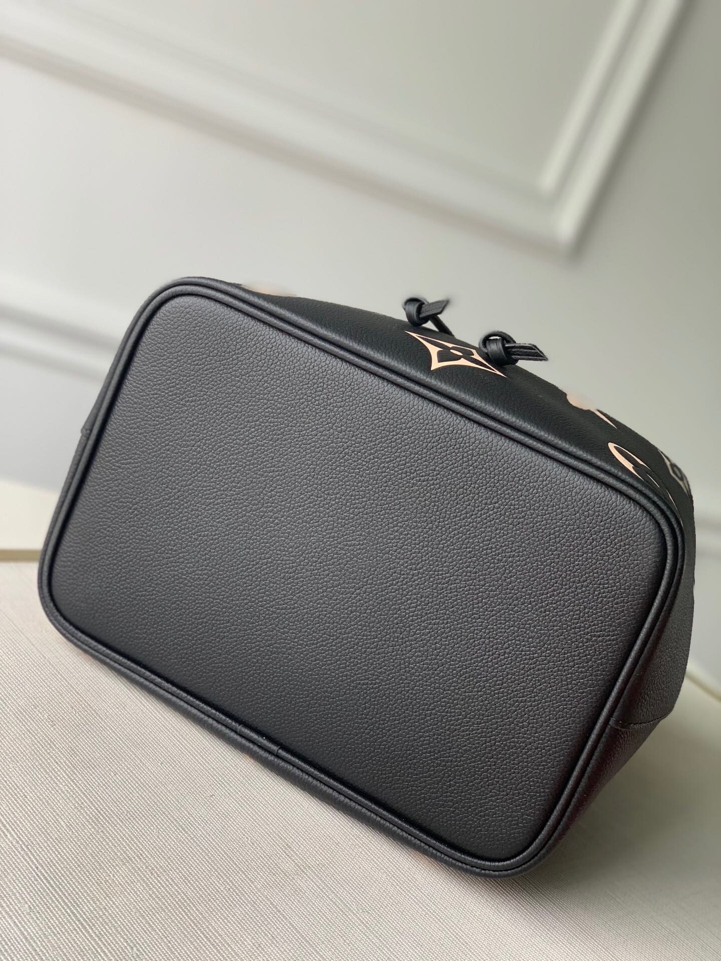 Bagsaaa L0vis Vvtt0n M45497 NéoNoé MM Black/Cream - 26 x 26 x 17.5 cm