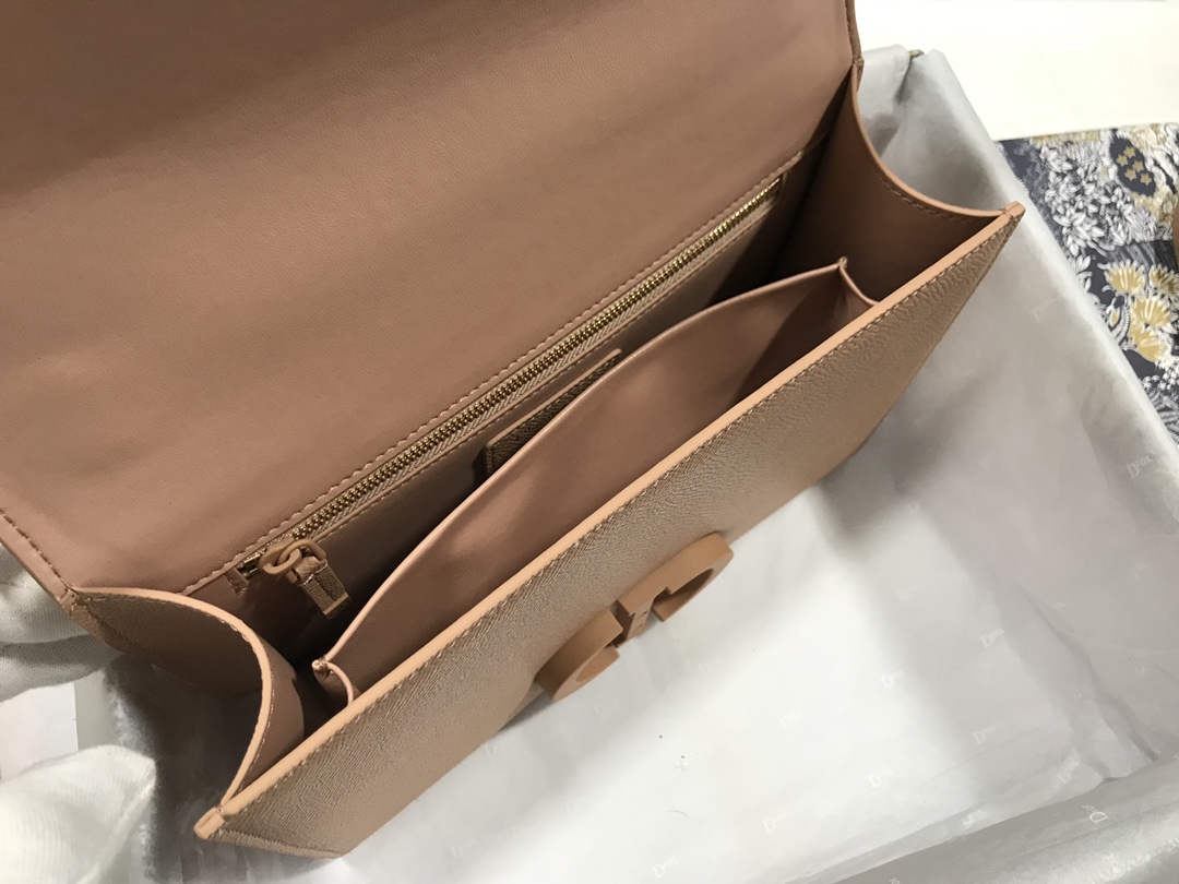 D10r Montaigne 30 bag 24cm 001