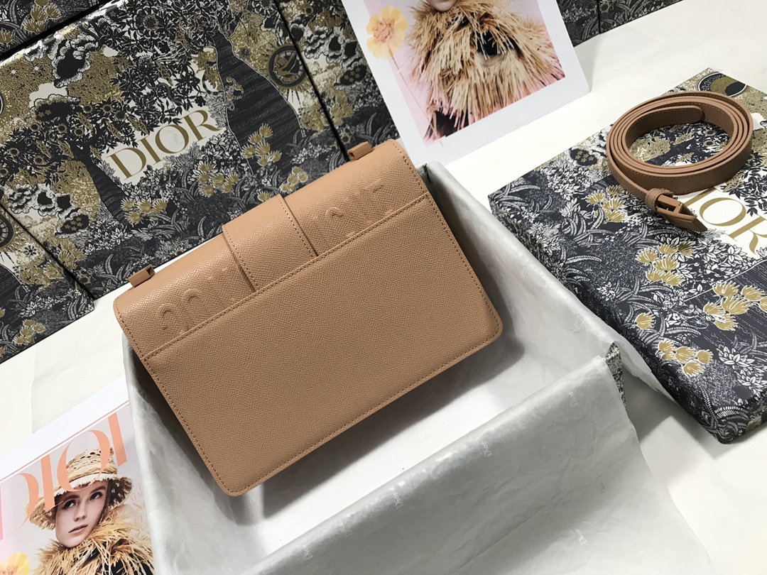D10r Montaigne 30 bag 24cm 001