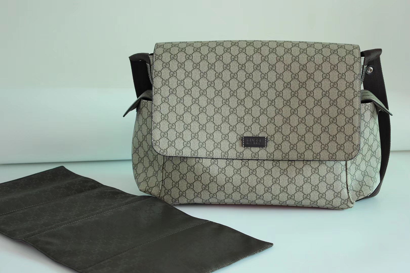 Gvc*1 Shoulder bag 01