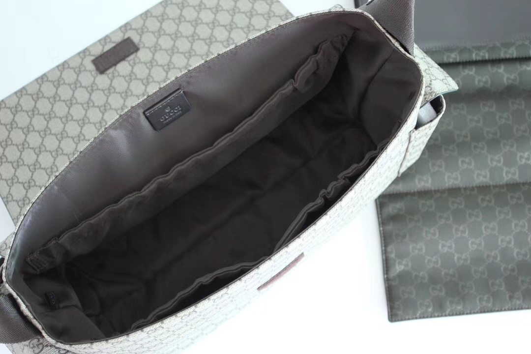 Gvc*1 Shoulder bag 01