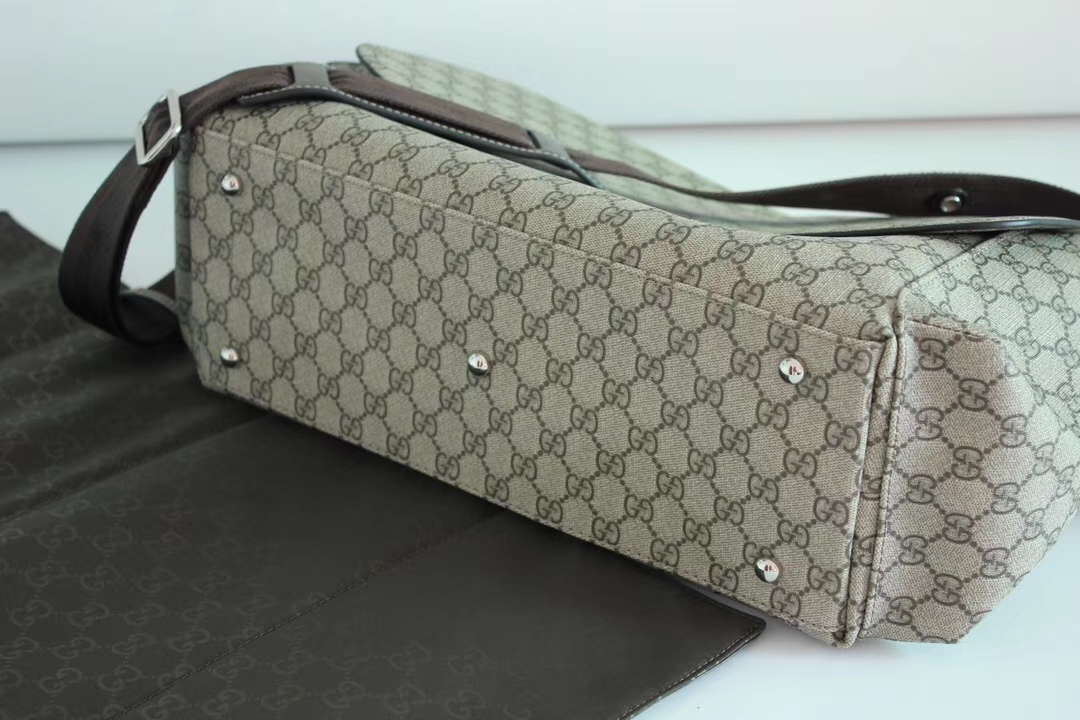 Gvc*1 Shoulder bag 01