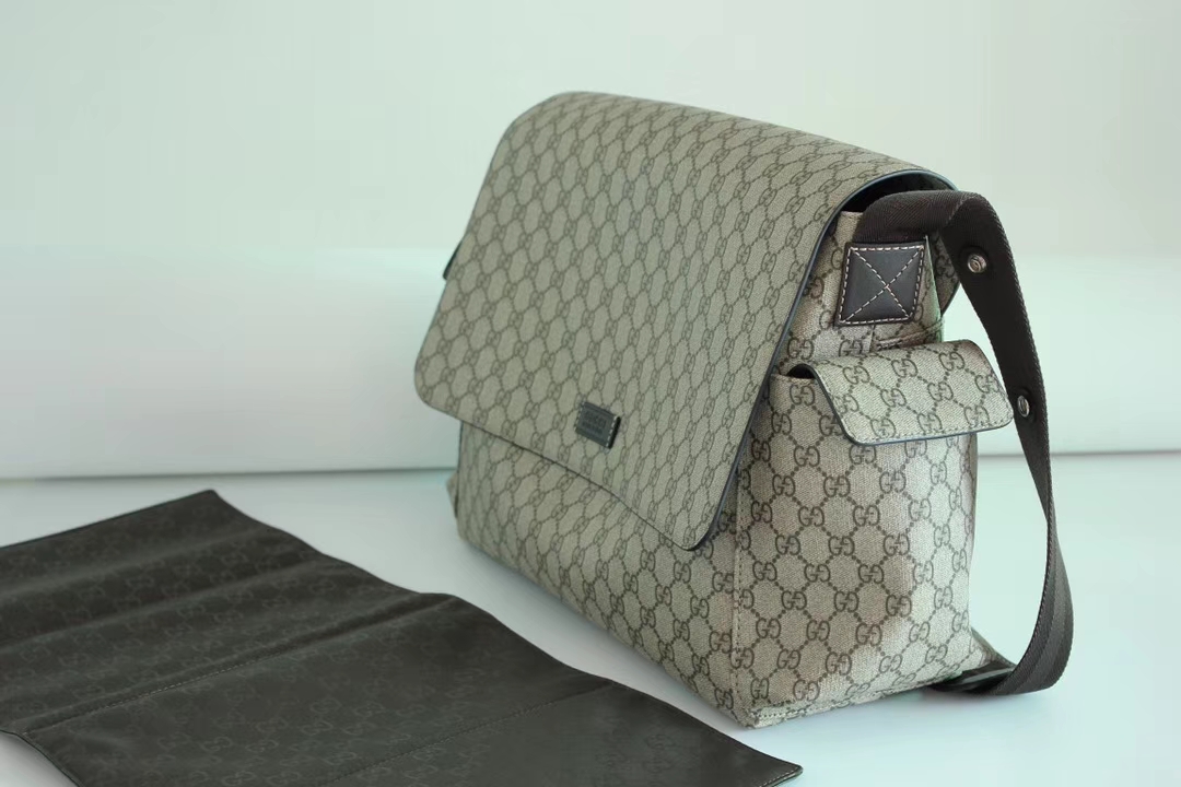 Gvc*1 Shoulder bag 01