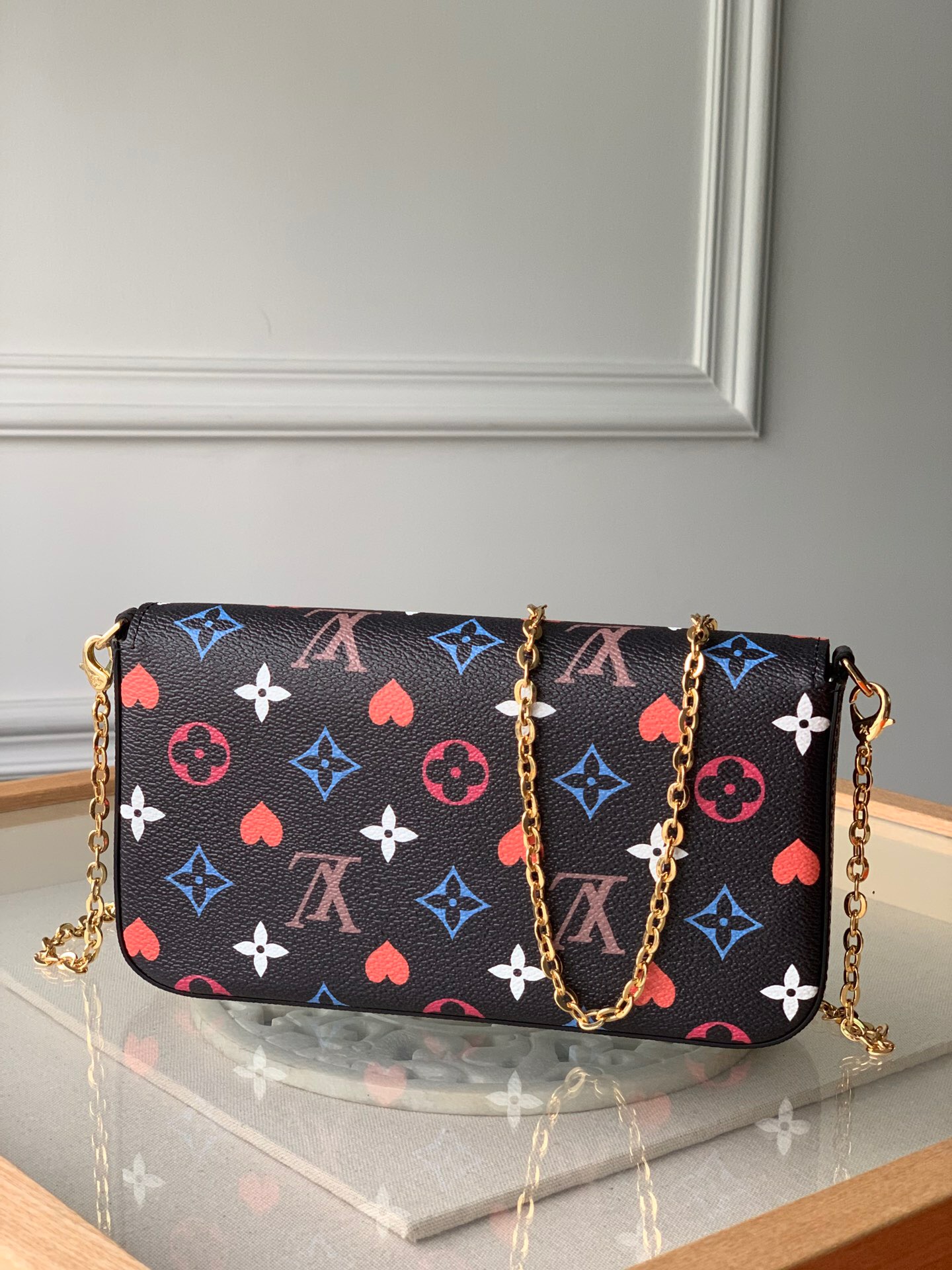 LV Félicie Pochette Empreinte Leather Bag 01