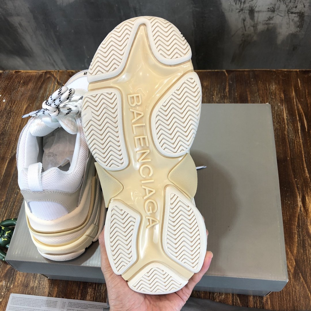 Ba1en*iaga Triple S sneaker 01