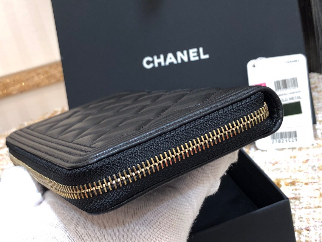 Ch**el boy zippy wallet