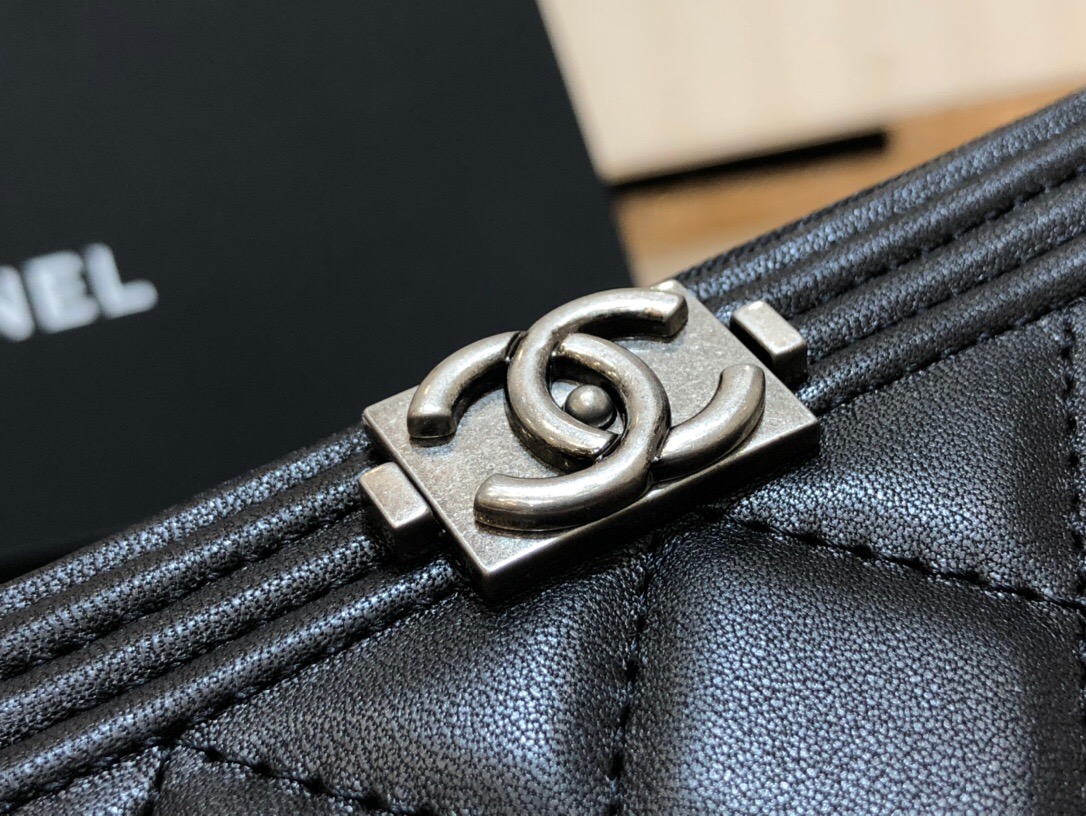 Ch**el boy zippy wallet 01