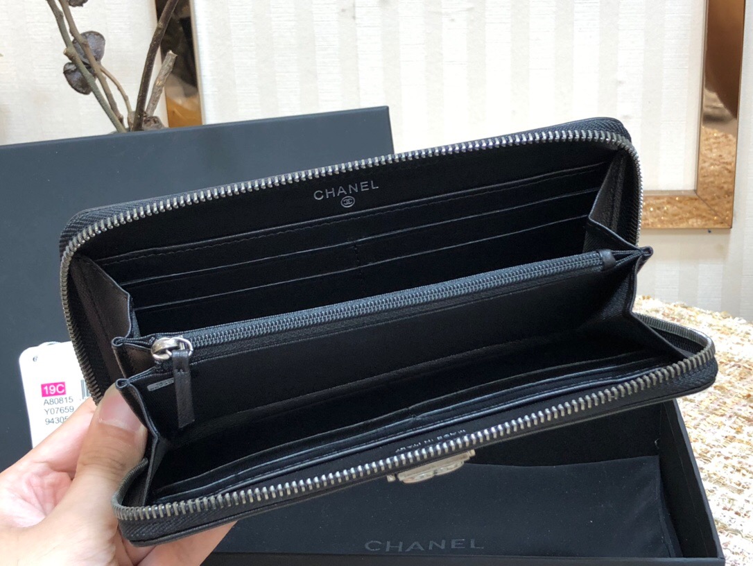 Ch**el boy zippy wallet 01