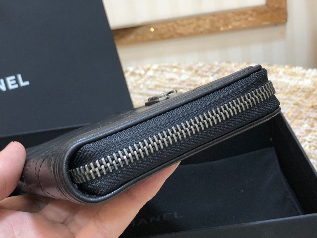 Ch**el boy zippy wallet 01