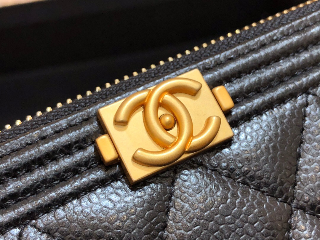 Ch**el boy zippy wallet 02