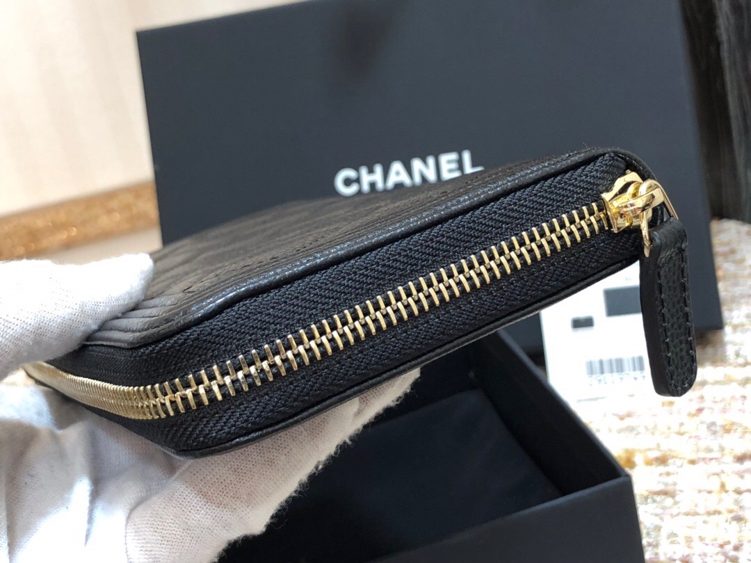 Ch**el boy zippy wallet 02