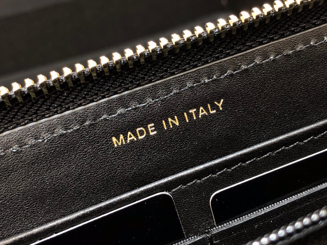 Ch**el boy zippy wallet 02