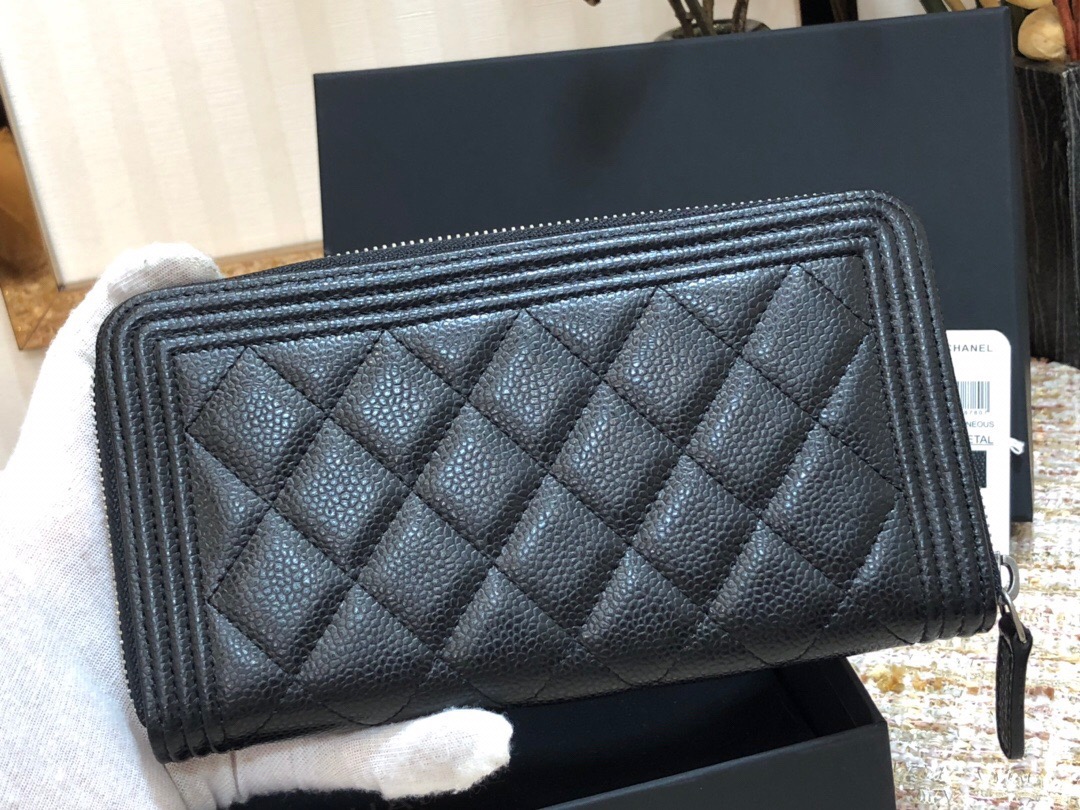 Ch**el boy zippy wallet 03
