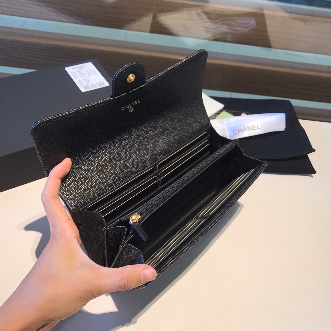 Ch**el Classic Flap wallet 02
