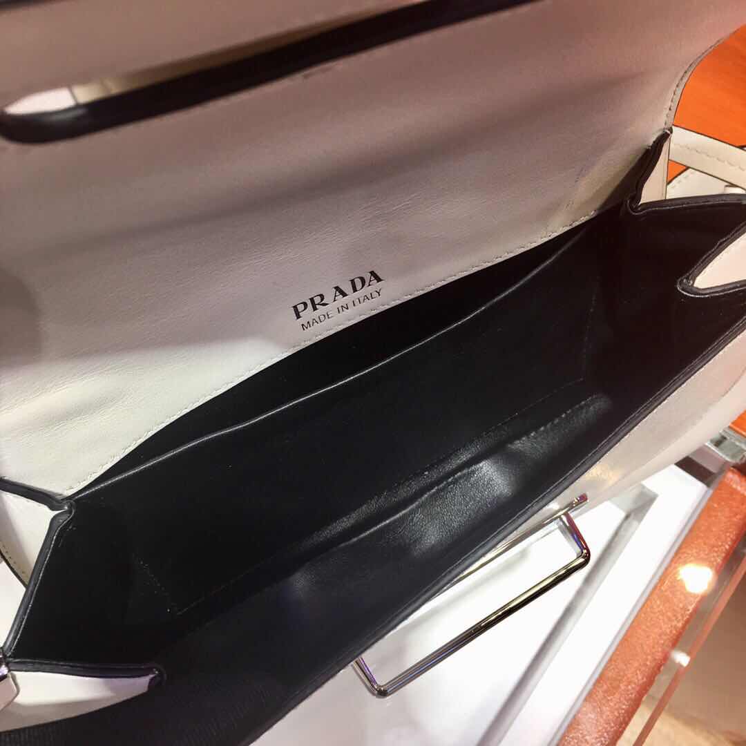 Pra*a handbag