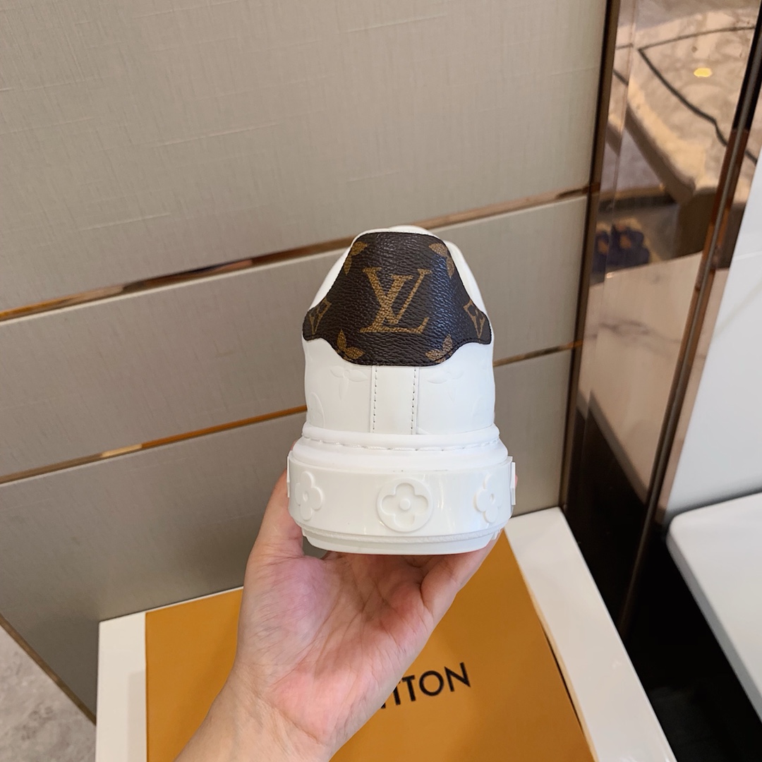 L0vis Vvtt0n SNEAKER