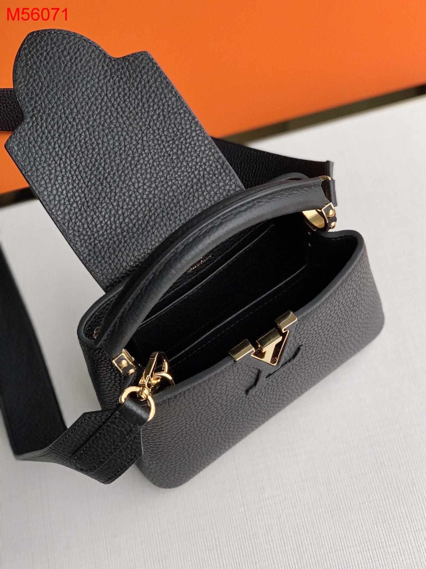 L0vis Vvtt0n Capucines bag 21cm