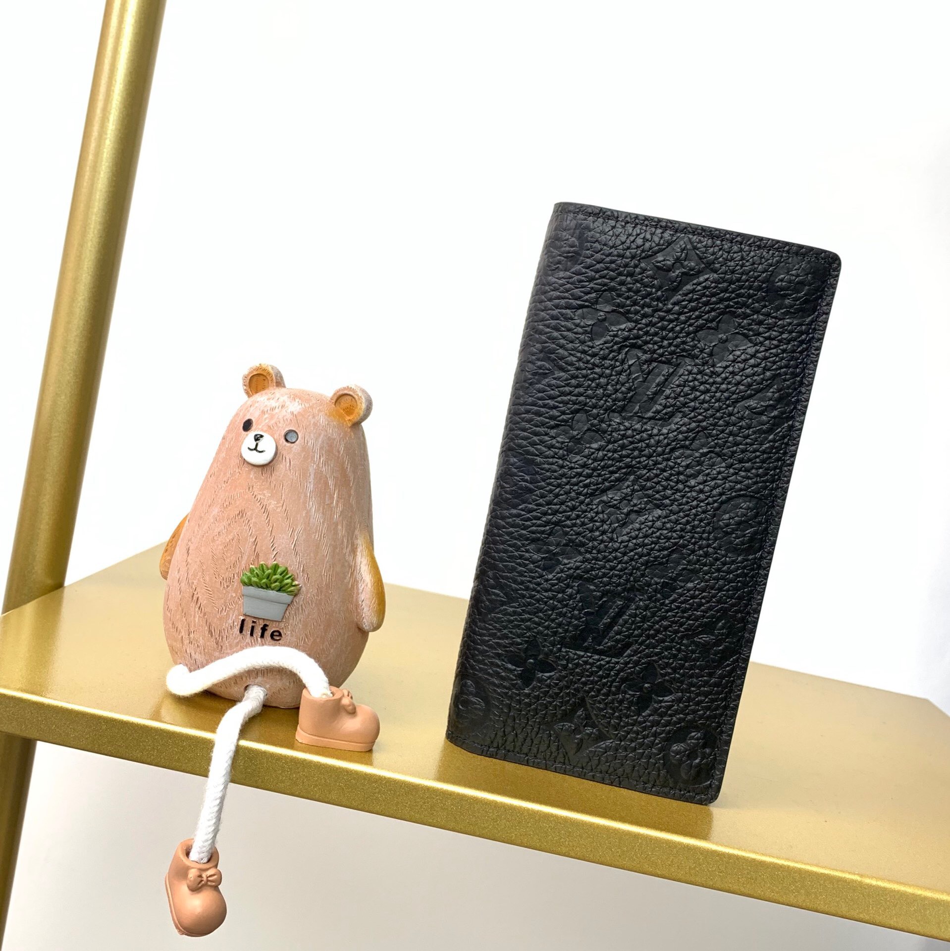 LV wallet M69038