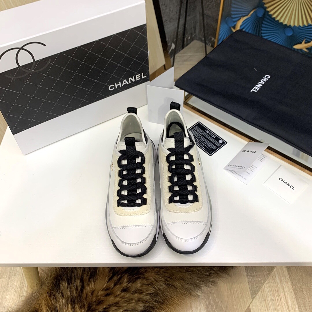 Ch**el Sneaker