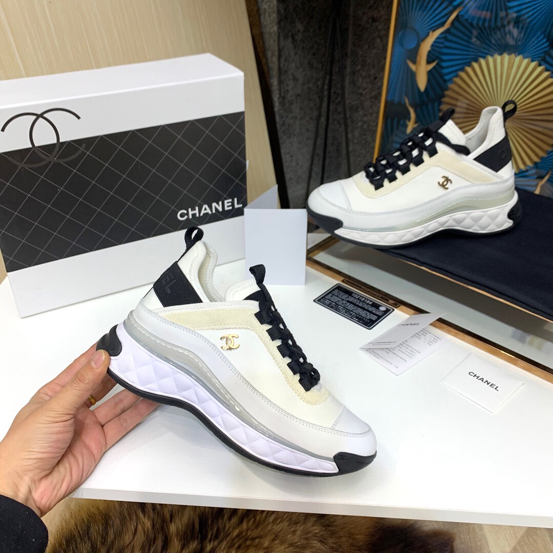 Ch**el Sneaker