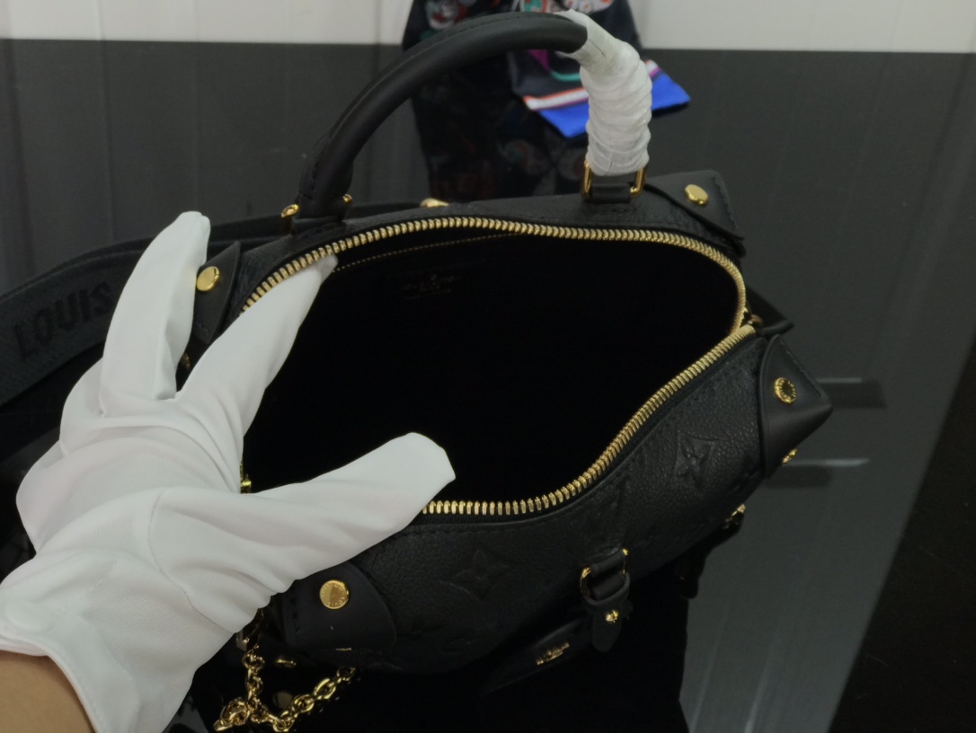 LV PETITE MALLE SOUPLE M45393 Black