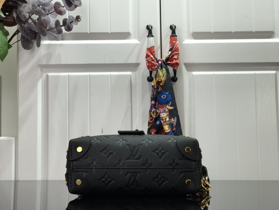 LV PETITE MALLE SOUPLE M45393 Black