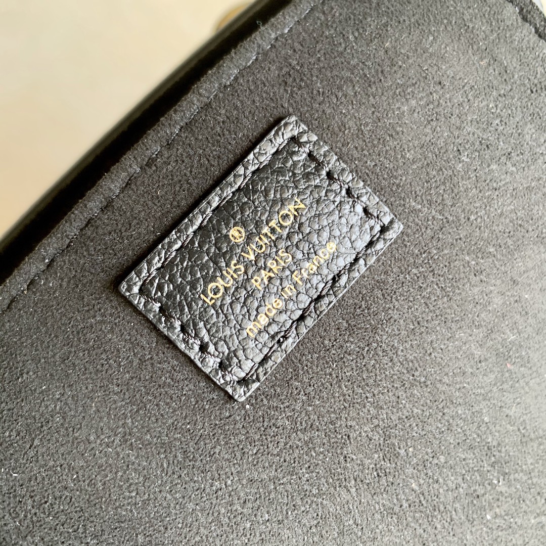 L0vis Vvtt0n Petit Sac Plat bag 001