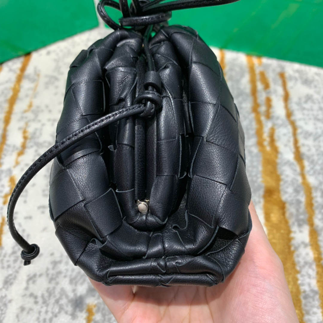 B0tt*ga Ven*ta The Pouch Bag