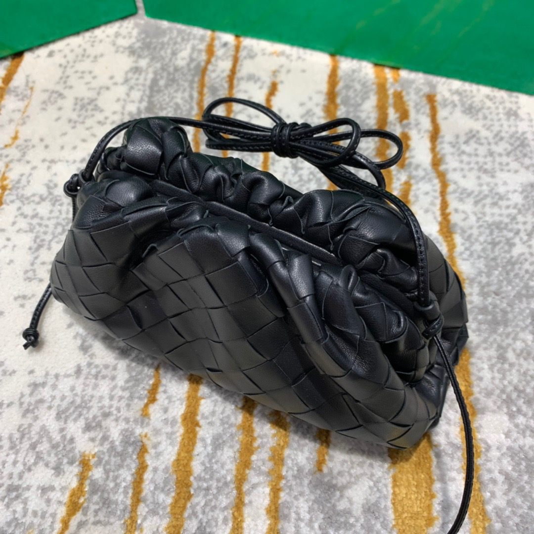 B0tt*ga Ven*ta The Pouch Bag