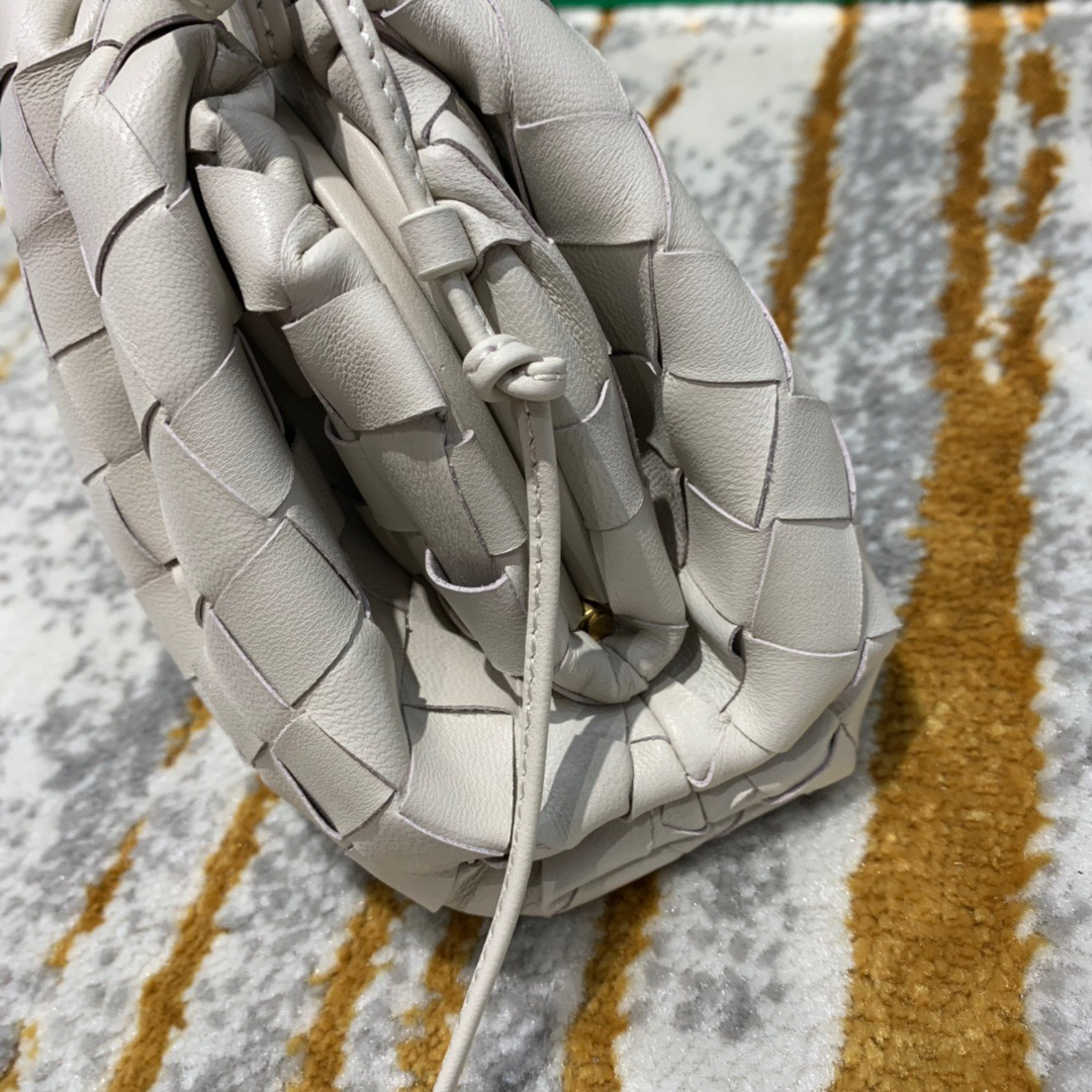 B0tt*ga Ven*ta The Pouch Bag 001