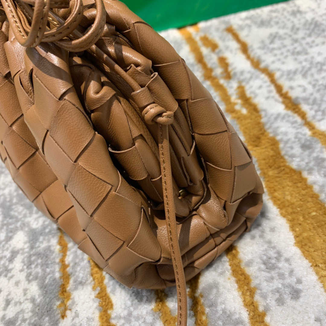 B0tt*ga Ven*ta The Pouch Bag 002