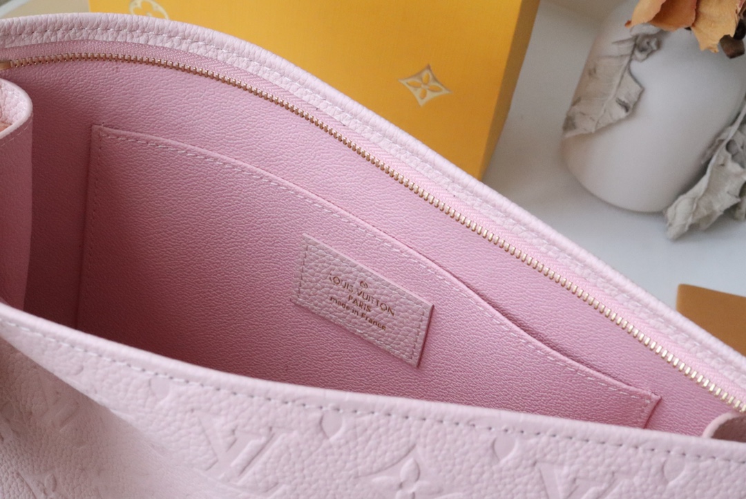L0vis Vvtt0n Monogram Eclipse Pochette Voyage pink
