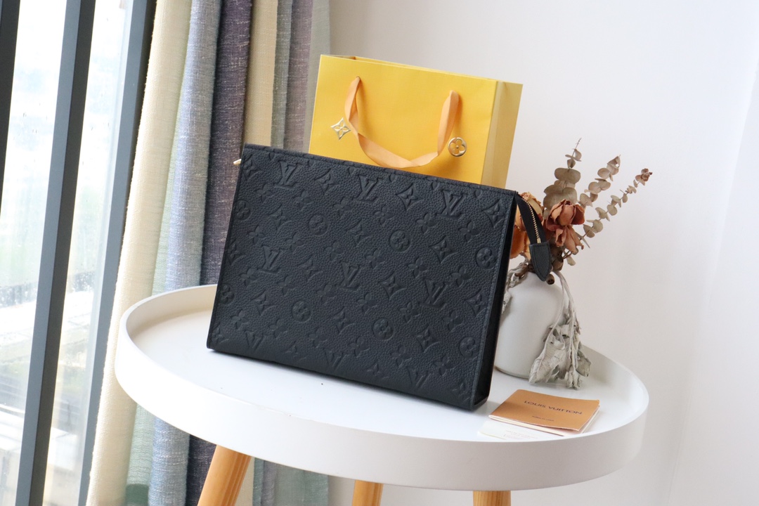 L0vis Vvtt0n Monogram Eclipse Pochette Voyage black