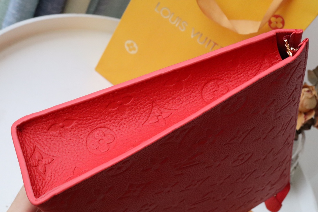 L0vis Vvtt0n Monogram Eclipse Pochette Voyage red
