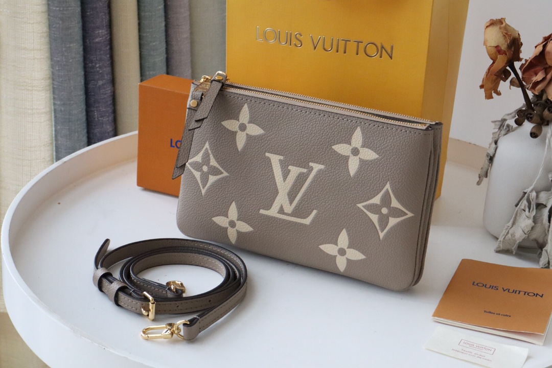 L0vis Vvtt0n Double Zip Pochette Monogram 001