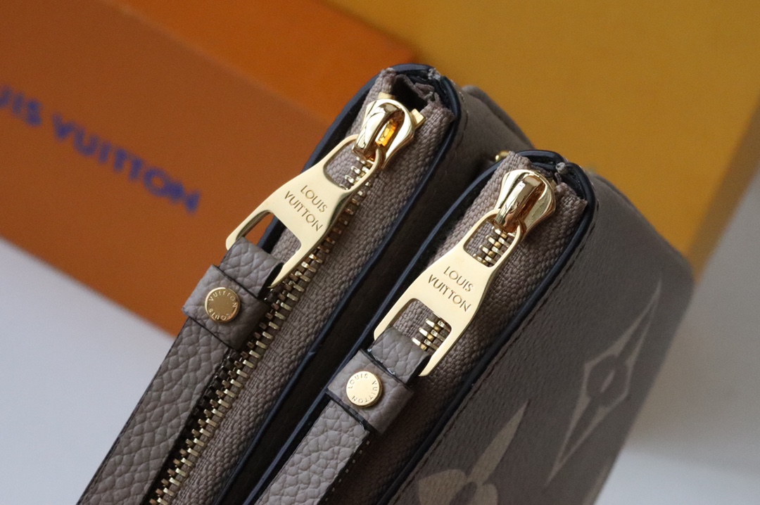 L0vis Vvtt0n Double Zip Pochette Monogram 001