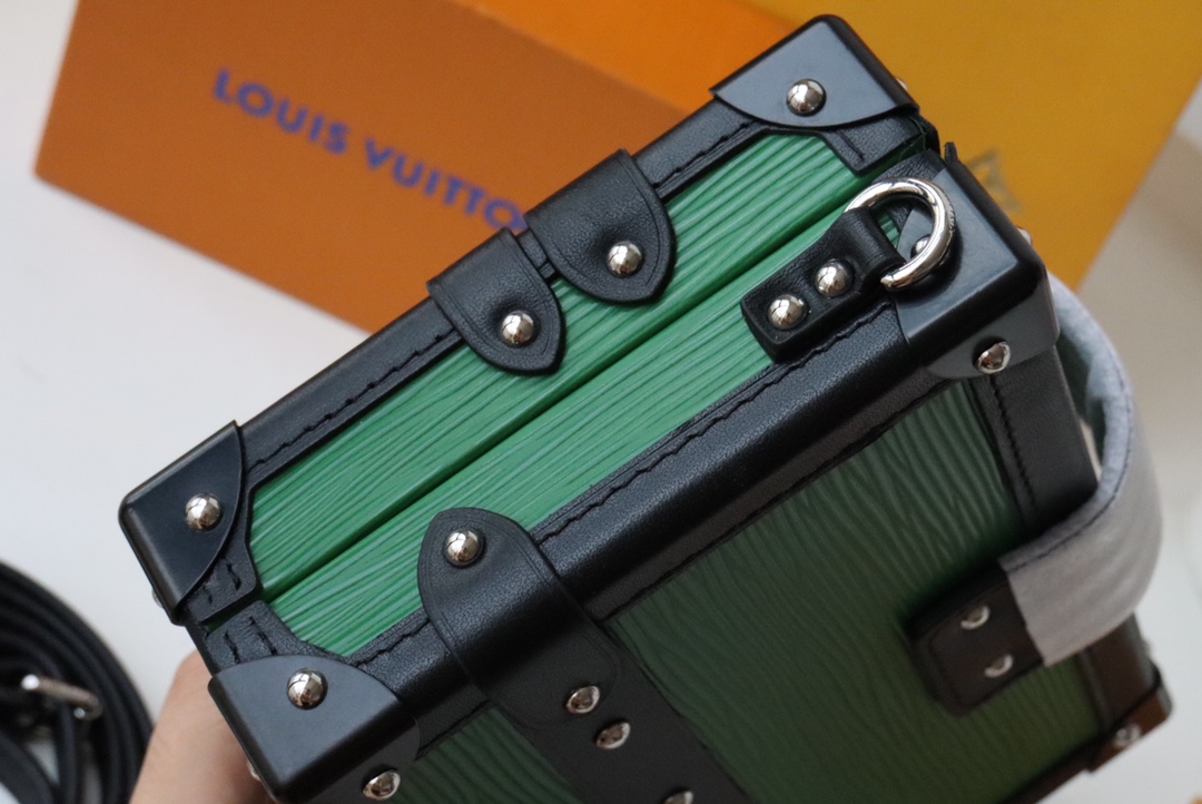 L0vis Vvtt0n Petite Malle Box Shoulder Bag