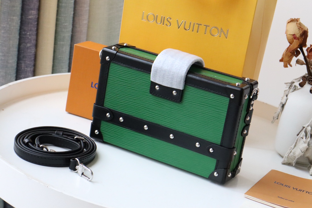 L0vis Vvtt0n Petite Malle Box Shoulder Bag