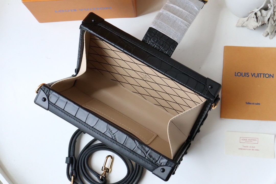 L0vis Vvtt0n Petite Malle Box Shoulder Bag balck
