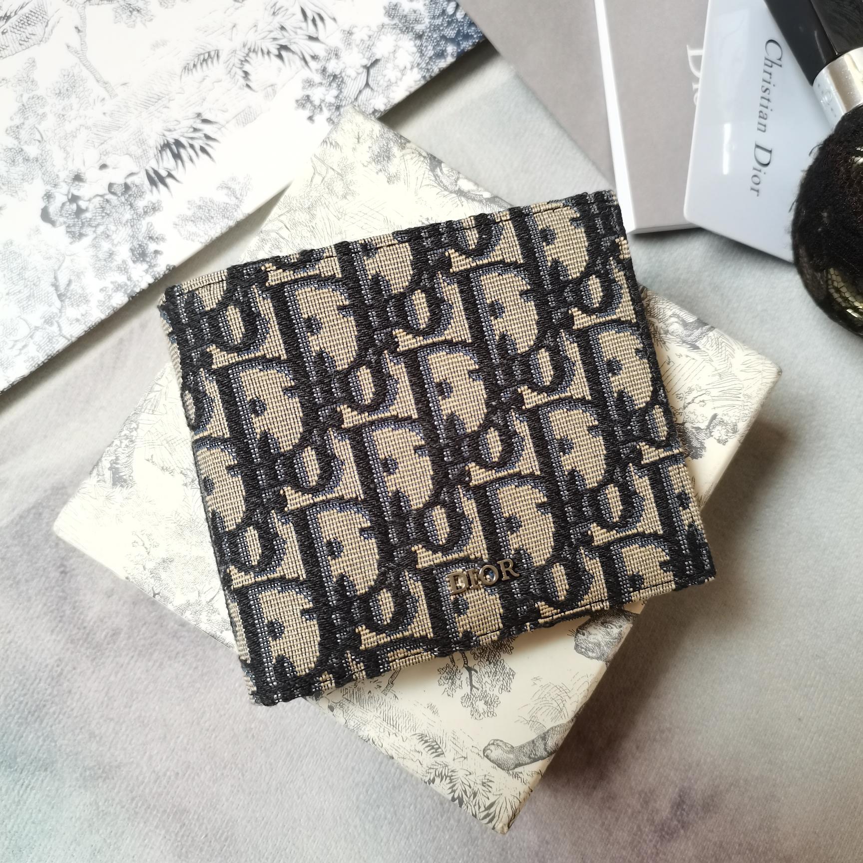 D10r wallet