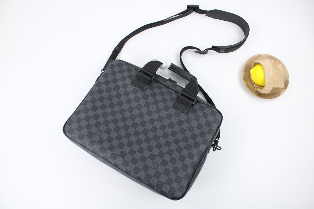 L0vis Vvtt0n UTILITY BUSINESS BAG N40278